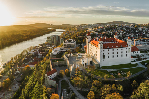 Från Wien: Bratislava &amp; Budapest tur i liten grupp Guidad tur