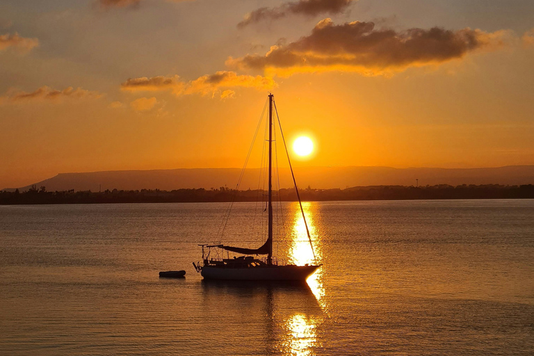 Brisbane: Eumundi Markets, Noosa Gems & Afternoon Cruise