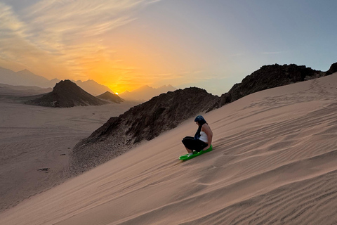 Hurghada: Mount Shaib El Banat Tour with Sandboarding Hurghada: Mount Shaib El Banat Tour with Sandboarding