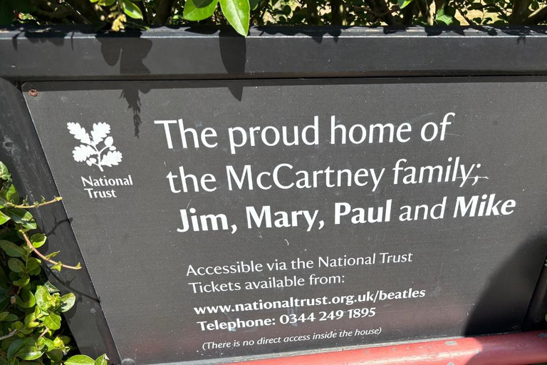 Liverpool: Private Beatles Taxi Tour with Guided Walk Finale