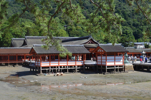 Hiroshima: Miyajima Local Eats and Sacred Sites in 2 Hours