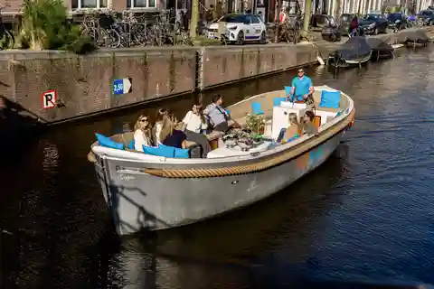Amsterdam: Paseo en barco por el canal con opción de bebida