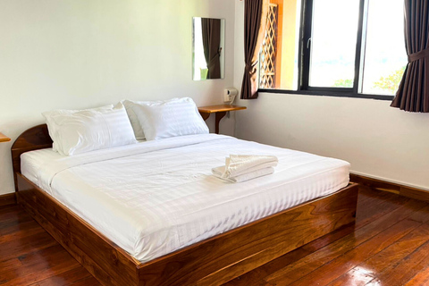 Chiang Mai: 2-Day Luang Prabang Slow Boat Tour & Hotel Chiang Mai:2-Day River Cruise to Luang Prabang&Pak Ou Caves