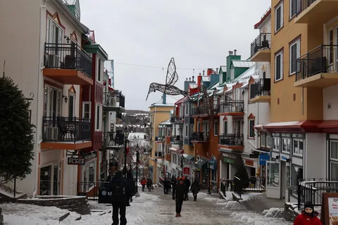 Montreal: Guided tour of the Laurentides Mont Tremblant