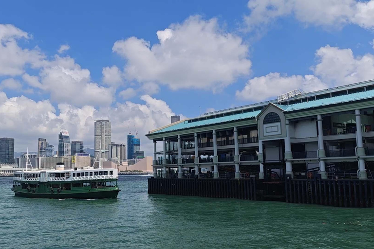 Hong Kong : pont d&#039;observation du sky100 et bus à arrêts multiples (Hop-on, Hop-off Bus)