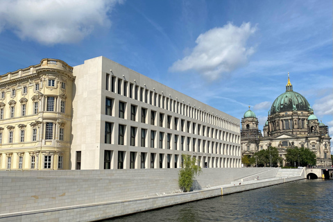 Berlin: Spree Cruise with Heated Electric Ship + Live Guide