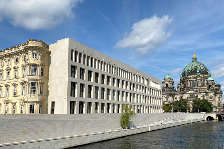 Berlin: Spree Cruise with Heated Electric Ship + Live Guide