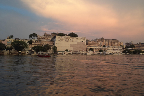 Erstaunlicher Rundgang durch Udaipur bei Nacht