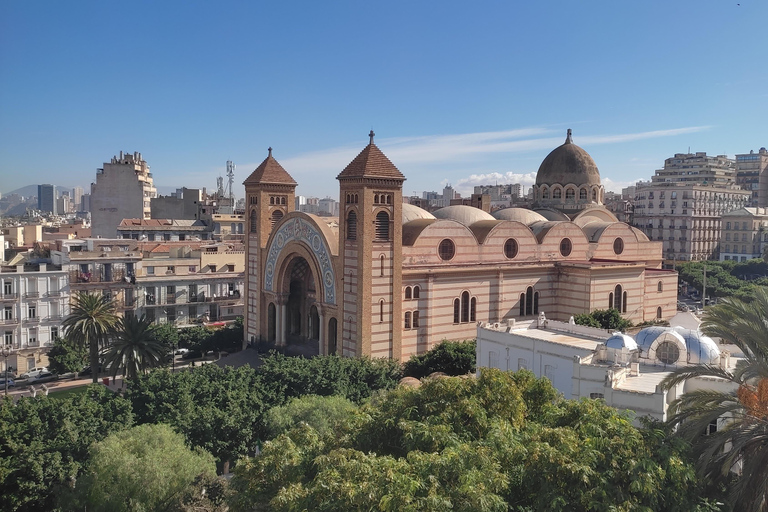 Oran: The absolute everything of El Bahia with a local