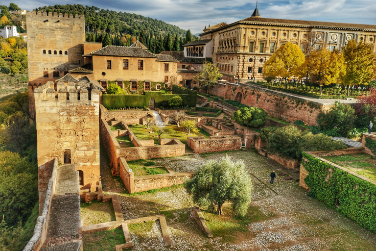 Granada: Alhambra with Nasrid Palaces Audio-Described Tour Granada: Alhambra and Generalife Audio-Described Tour