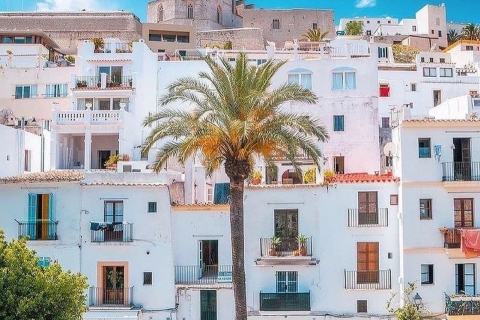 IBIZA : Casco Antiguo Guiado con un localVisita a la ciudad vieja de Ibiza con punto de encuentro