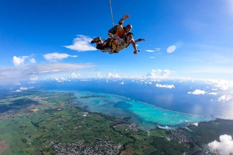 Mauritius: Tandem Skydive from 10,000 Feet with Instructor