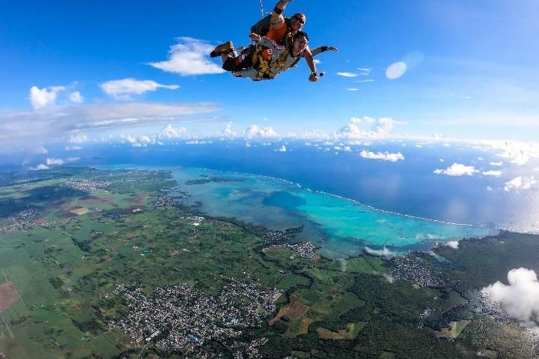 Mauritius: Tandem Skydive from 10,000 Feet with Instructor