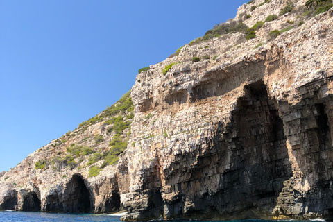 Spalato: Tour delle 5 isole della Grotta Azzurra con Hvar e Vis Tour di un giorno