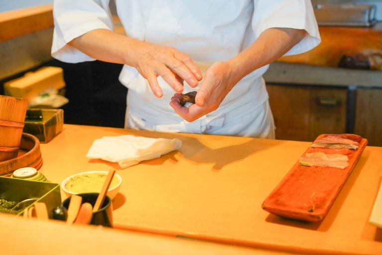 Visite gastronomique nocturne à TokyoCours de sushi aux fruits de mer