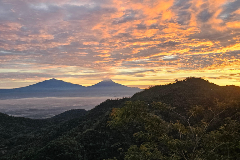 From Yogyakarta: Tumpeng Menoreh Skyline Sunrise