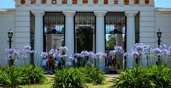 Buenos Aires: La Recoleta Cemetery Private Tour with Tickets