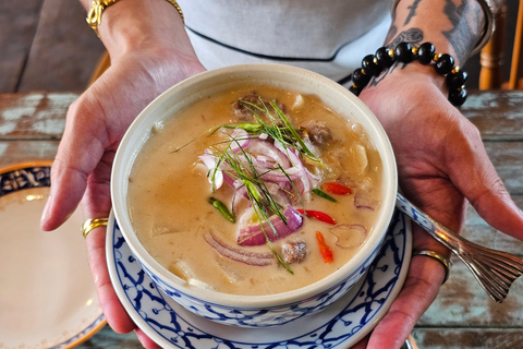 Ayutthaya: Woks and Wats Food Tour with 14+ Tastings