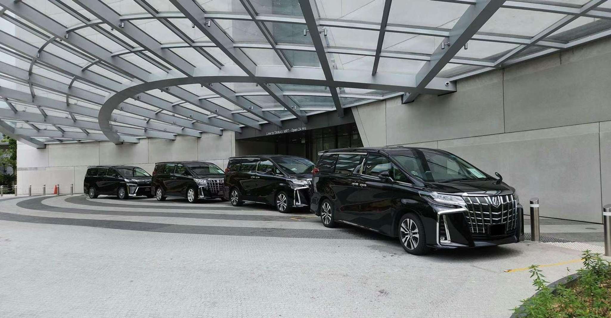 Singapore: Private Hourly Car & Chauffeur