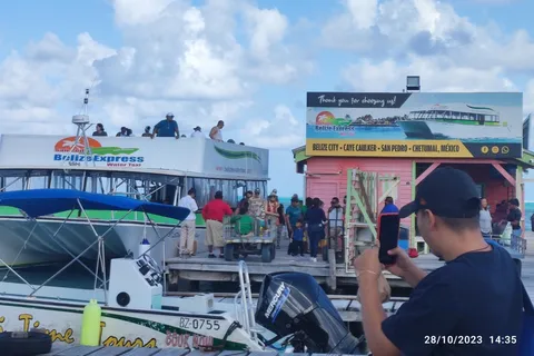 De votre hôtel à San Ignacio à Caye Caulker/Van + Ferry
