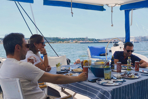 Lisbon: Sailing Experience on a Exclusive Catana 50 Lisbon: Private 2-Hour Catamaran Tour on the Tejo River
