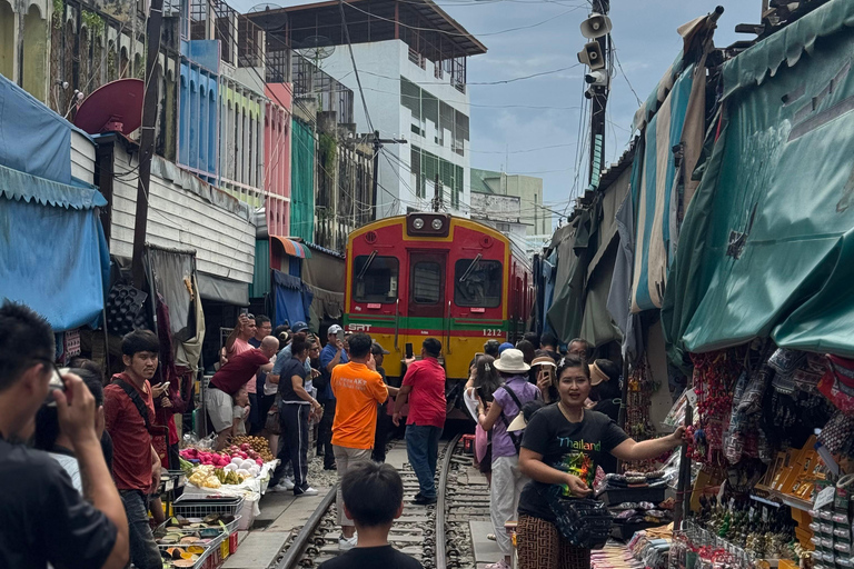 Bangkok: Railway Market & Floating Market Private Tour