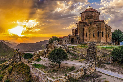 Från Tbilisi: Mtskheta och Uplistsikhe dagsutflykt med vinprovningFrån Tbilisi: Mtskheta och Uplistsikhe, dagsutflykt med vinprovning