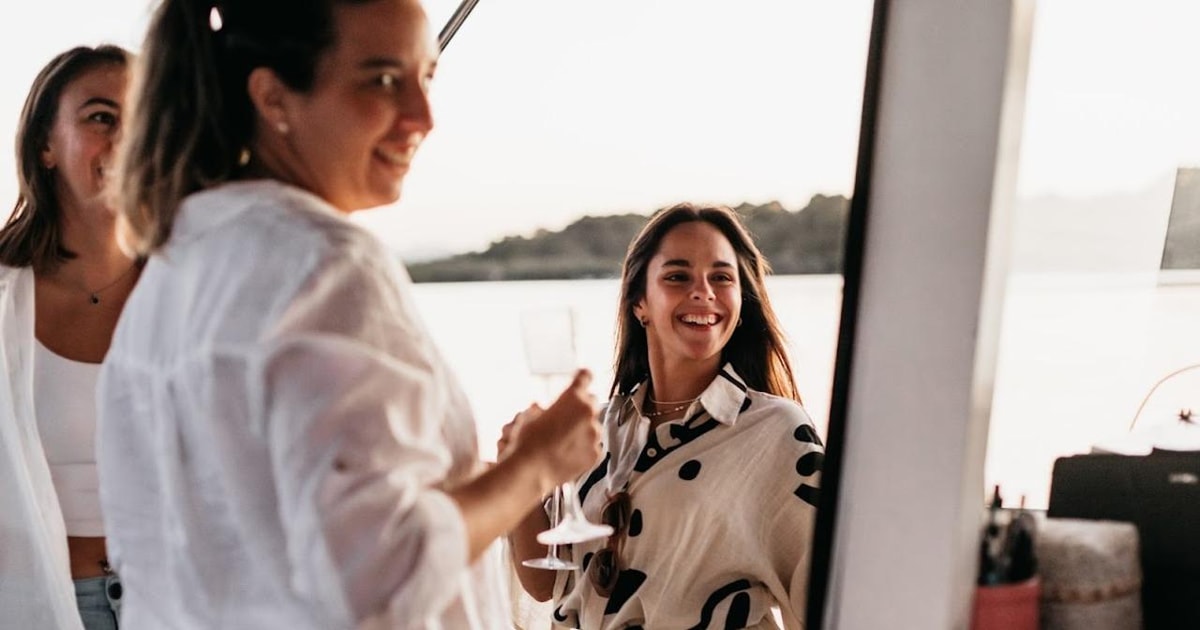 Noosaville: Noosa River Sunset Cruise | GetYourGuide