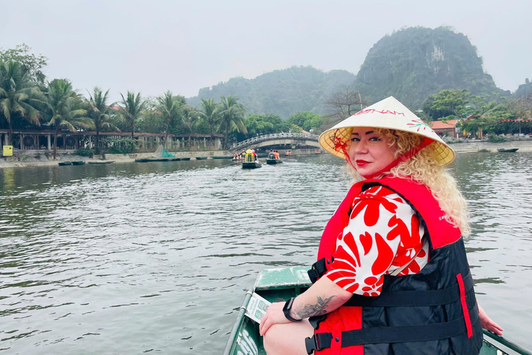 Hanoi: Ninh Binh Am Tien Cave or Trang An, Mua Cave & Hoa Lu Private Tour: Ninh Binh, Hoa Lu, Trang An, Mua Cave, Incense