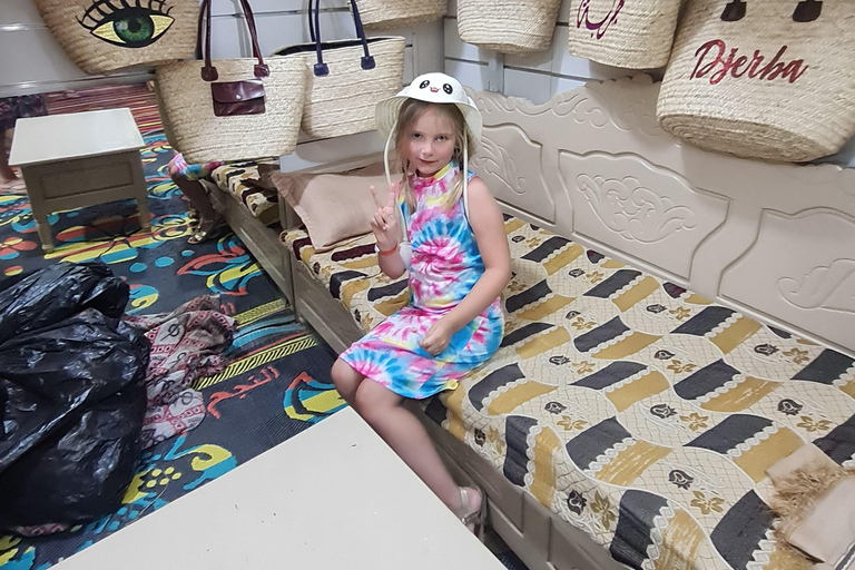 正宗杰尔巴：日落马车之旅和东方小吃正宗杰尔巴岛：日落马车之旅和免费东方小吃