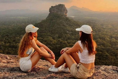 Sigiriya: Pidurangala Rock Sunrise or Sunset Tuk Tuk Tour