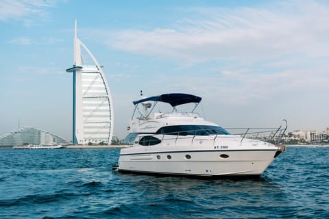 Dubai: Private Yacht Cruise with Option to Add Gourmet Food