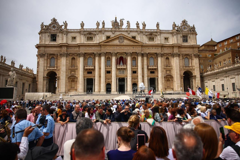 Rome: Papal Audience with Guide and Priority Entry Papal Audience + Small Group