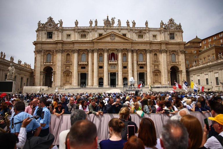 Rome: Papal Audience with Guide and Priority Entry Papal Audience + Small Group