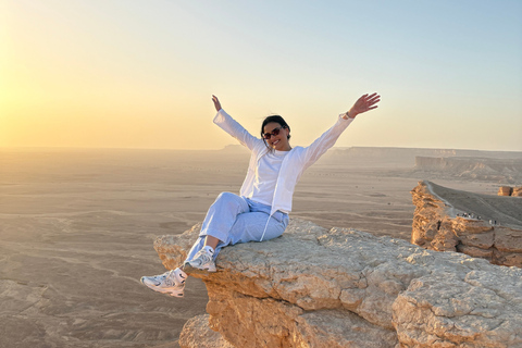 Riyadh: Edge of the World, Sadus Village & Bat Cave Tour Edge of the World, Sadus Village..etc(Private tour)