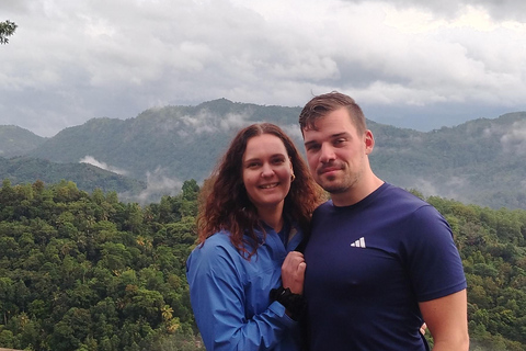 Kandy: Customizable Temples, Artisan Crafts & cultural Show Van