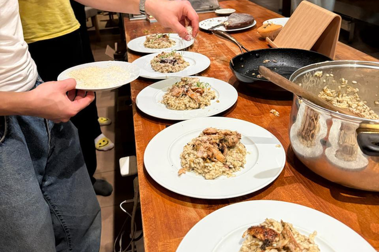 Helsinki: Foraging Tour and Cooking Class with Dinner
