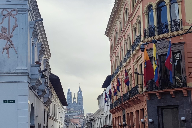 Quito: Guided City Tour with Tastings and Box Lunch