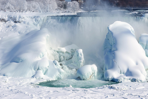 Circuit d&#039;aventure hivernale en petit groupe US/Canada aux chutes du Niagara