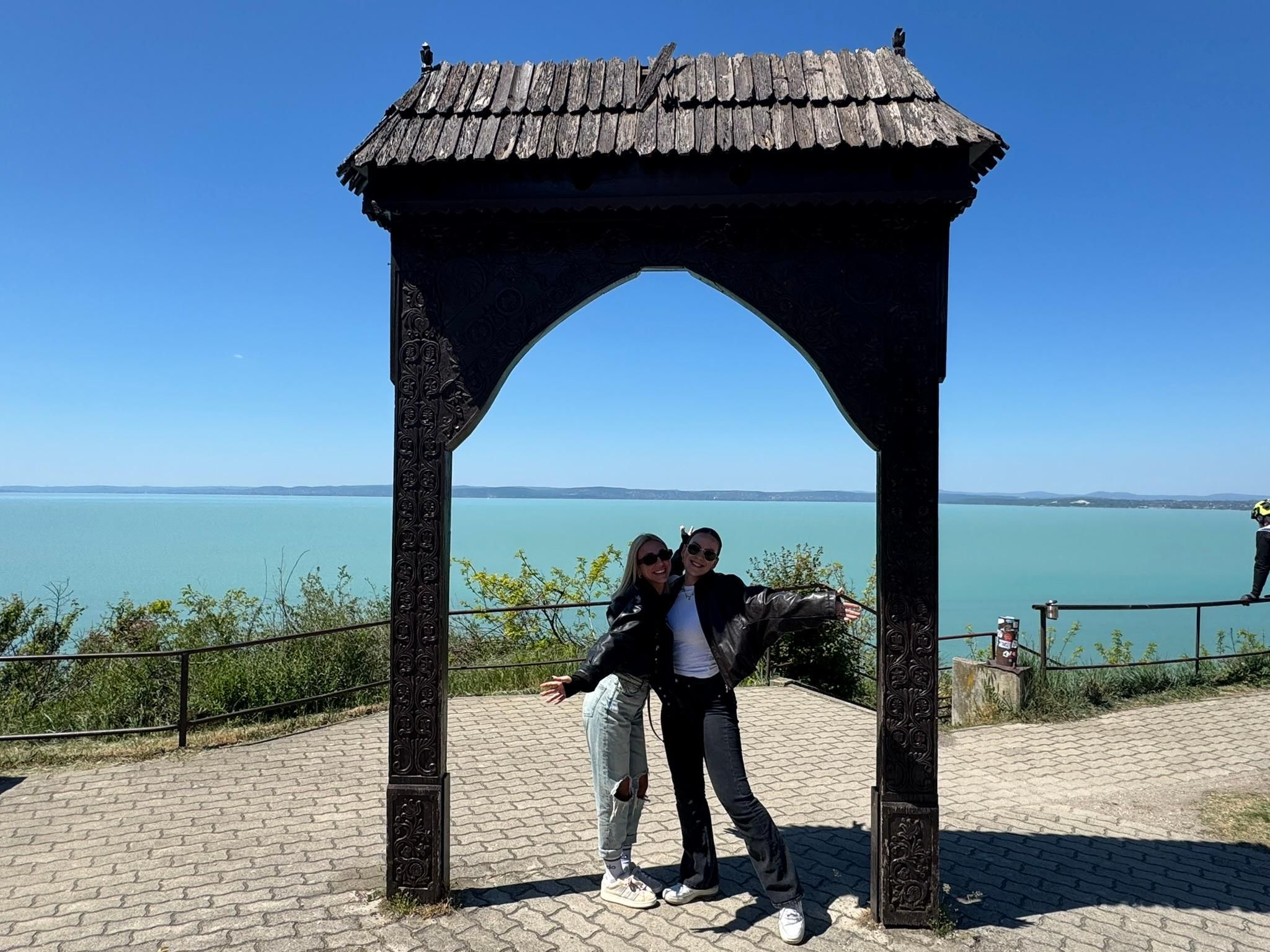 Heilwasser und Panoramablicke – Private Tagestour von Budapest aus