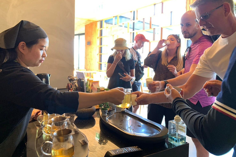 Chiang Rai:Guided Highlights Full-Day Tour-FREE LUNCH BUFFET Experience the Wonders of Chiang Rai with Free Thai Buffet