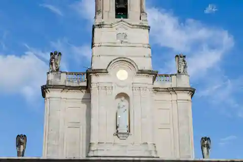 Depuis Coimbra - Fátima, Nazaré et Batalha visite privée