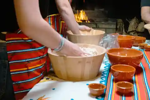 Madère : cours de pâtisserie Bolo do Caco avec une famille locale
