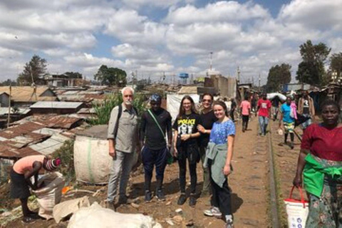 نيروبي: جولة سير على الأقدام بصحبة مرشد في حي كيبيرا الفقير مع خدمة الاستقبال من الفندق