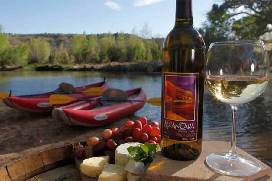 Ab Cottonwood: 2-stündige Kajaktour vom Wasser zum Wein. Foto: GetYourGuide