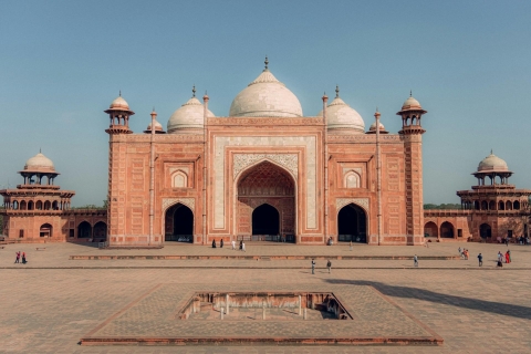Depuis Delhi : excursion privée guidée d'une journée au Taj Mahal avec transfertsCircuit tout compris