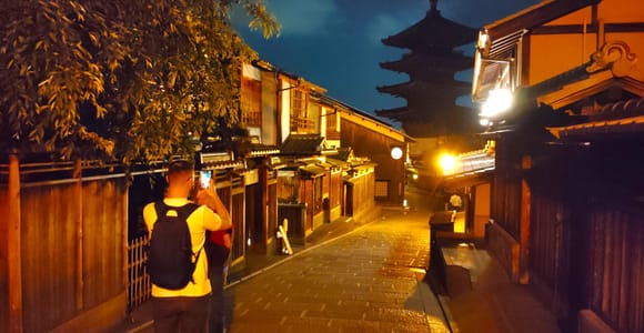 Kyoto: Gion Geisha District & Higashiyama Night Walk