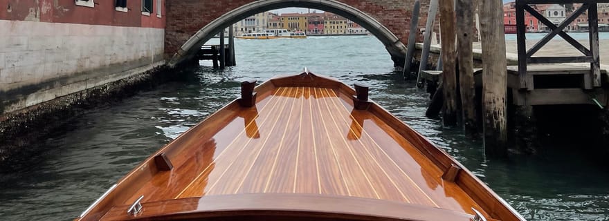 À bord d'une ancienne embarcation vénitienne