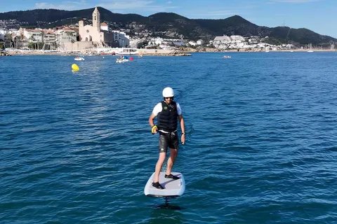 Przygoda z e-foilem z instruktażem w Sitges