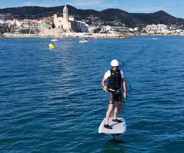 E-Foil-äventyr med instruktion i Sitges